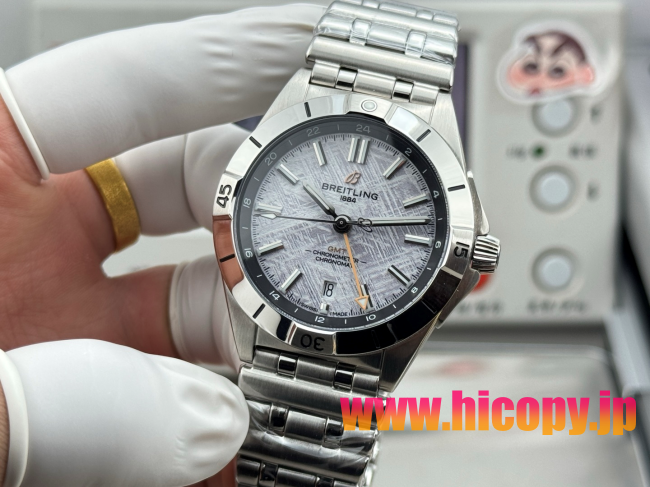 【新入荷】ブライティング クロナマット オートマチック GMT Ref. A32398101M1A1：ETA2836-2ムーブメント×ステンレスケース×スモークダイヤル｜GMT機能搭載の現代的なパイロット時計