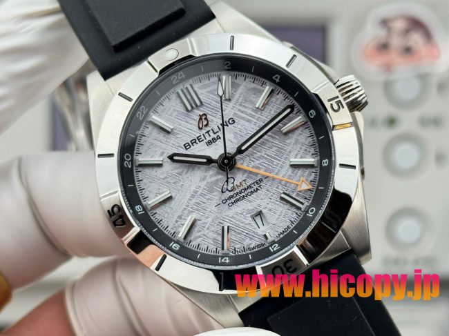 【新入荷】ブライティング クロナマット オートマチック GMT Ref. A32398101M1A1：ETA2836-2ムーブメント×ステンレスケース×スモークダイヤル｜GMT機能搭載の現代的なパイロット時計