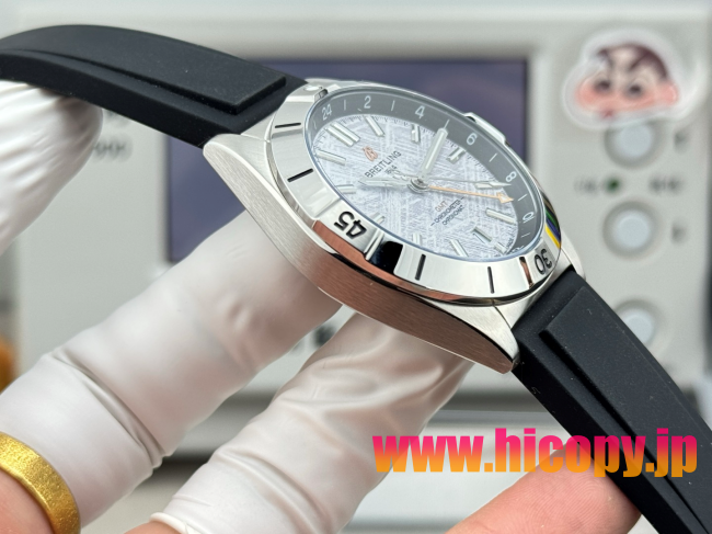 【新入荷】ブライティング クロナマット オートマチック GMT Ref. A32398101M1A1：ETA2836-2ムーブメント×ステンレスケース×スモークダイヤル｜GMT機能搭載の現代的なパイロット時計