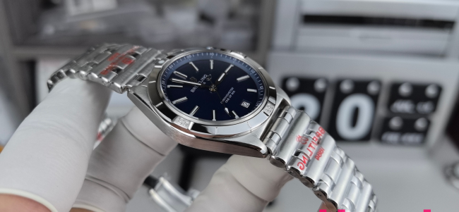 【新入荷】ブライティング クロナマット オートマチック GMT Ref. A32398101M1A1：ETA2836-2ムーブメント×ステンレスケース×ブルーダイヤル｜GMT機能搭載の現代的なパイロット時計