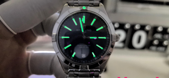 【新入荷】ブライティング クロナマット オートマチック GMT Ref. A32398101M1A1：ETA2836-2ムーブメント×ステンレスケース×ブルーダイヤル｜GMT機能搭載の現代的なパイロット時計