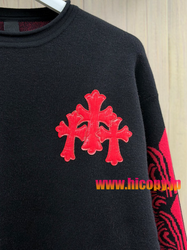 【Chrome Hearts】クロムハーツ クルーネックニット ブラック 赤クロス刺繍 レザースリーブパッチ 60羊毛40カシミヤ混紡 稀少アイテム