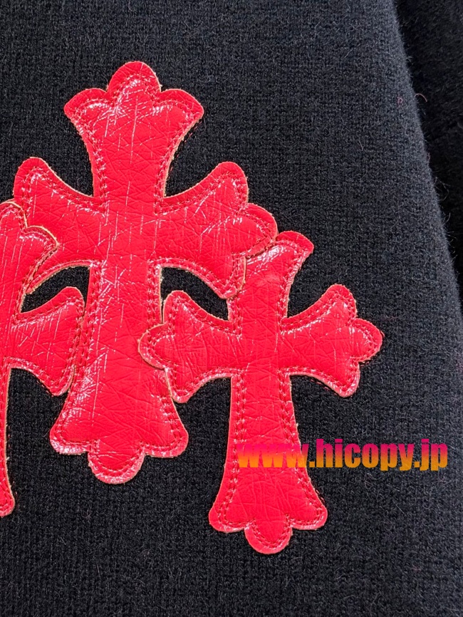 【Chrome Hearts】クロムハーツ クルーネックニット ブラック 赤クロス刺繍 レザースリーブパッチ 60羊毛40カシミヤ混紡 稀少アイテム