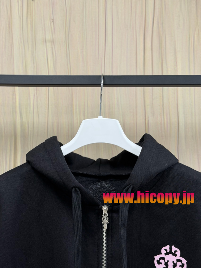 【Chrome Hearts x Deadly Doll】クロムハーツ デッドリー?ドール コラボ ジップパーカー ブラック 420g裏起毛 ピンククロス＆定規プリント  稀少VIP限定