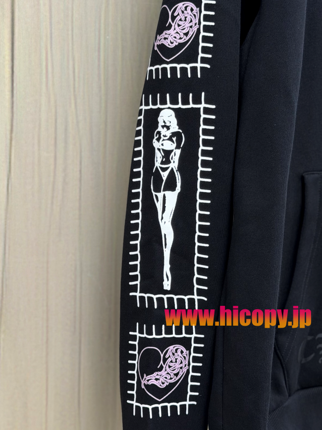 【Chrome Hearts x Deadly Doll】クロムハーツ デッドリー?ドール コラボ ジップパーカー ブラック 420g裏起毛 ピンククロス＆定規プリント  稀少VIP限定