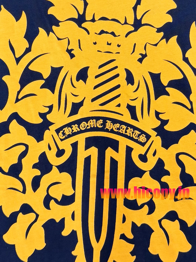 【Chrome Hearts】クロムハーツ 梵文ツタ＆ダガーモチーフ ロングスリーブTシャツ ネイビー×ゴールド ポケット付き 32支双糸綿 190g