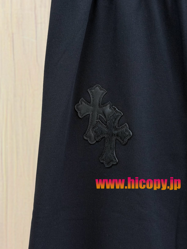 【Chrome Hearts】クロムハーツ トータルブラック クロスモチーフ ワイドパンツ イージーパンツ ゴシックロゴ刺繍?パッチ 男女兼用