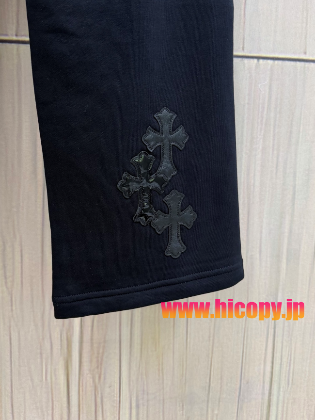 【Chrome Hearts】クロムハーツ トータルブラック クロスモチーフ ワイドパンツ イージーパンツ ゴシックロゴ刺繍?パッチ 男女兼用