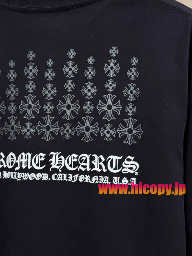 【Chrome Hearts】クロムハーツ ポケットロゴ刺繍 ロングスリーブTシャツ ブラック ゴシックフォント 袖口クロス刺繍 定番アイテム