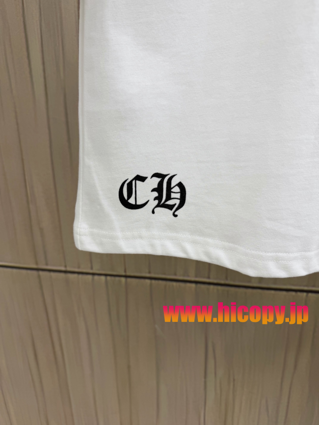 【Chrome Hearts】クロムハーツ ポケットロゴ刺繍＆フラワーモチーフ ロングスリーブTシャツ ホワイト ゴシックフォント 袖口リブ 定番アイテム