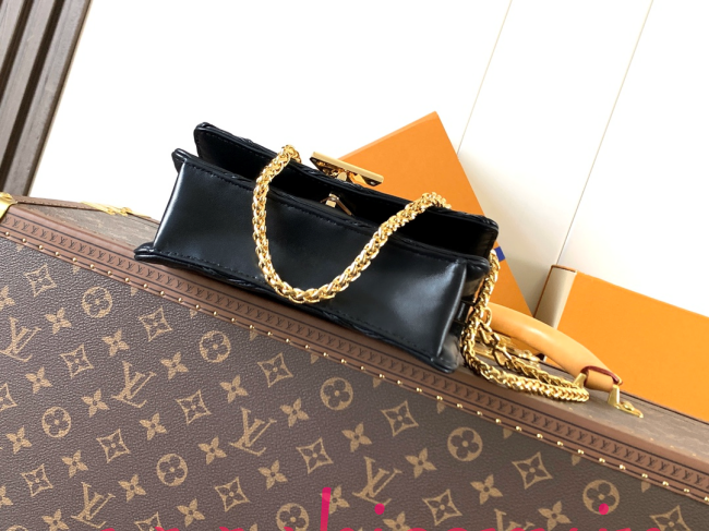 ルイ?ヴィトン Louis Vuitton M13139 Wallet On Chain Go-14 ブラック キルティングラムレザー L ツイストロック チェーンショルダーバッグ