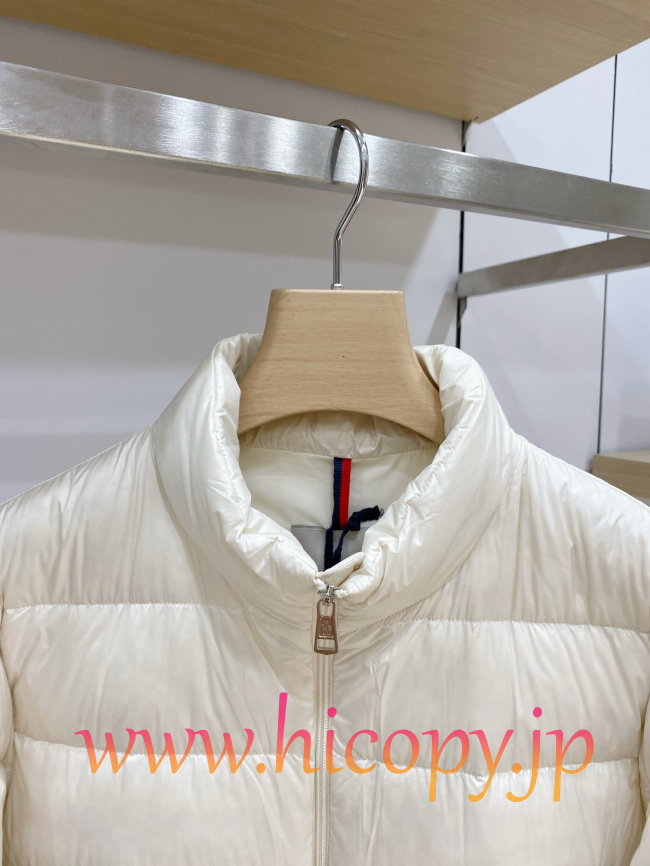 2026 新作 Moncler Rodez スタンドカラーライトダウンジャケット ホワイト hicopymn002