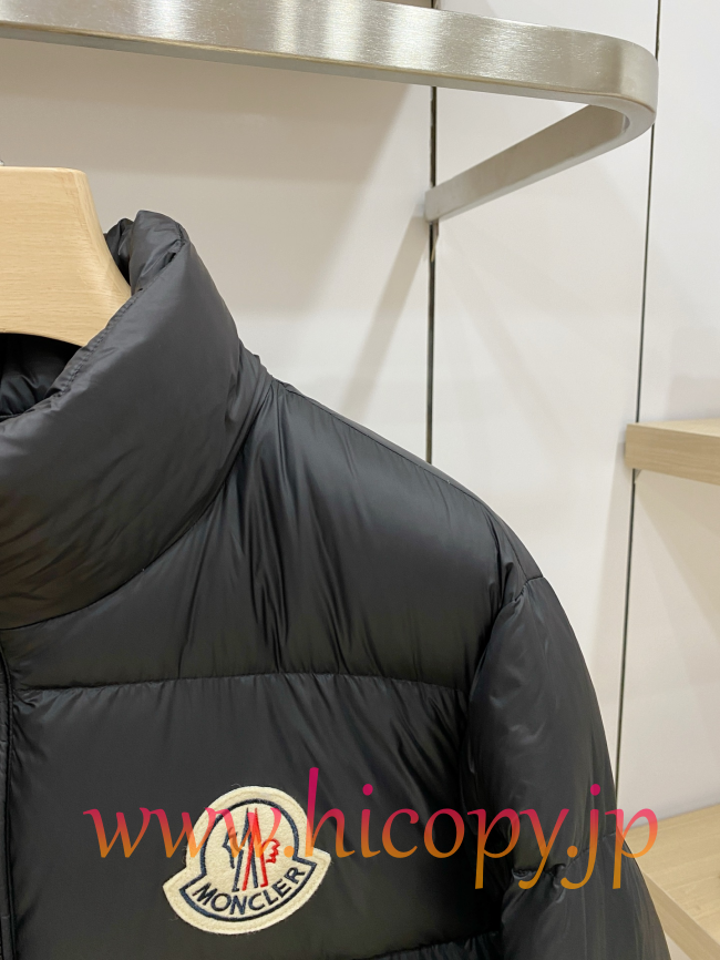Moncler 2026 秋冬新作 Corborant エンボスカラーロゴ フード付きダウンジャケット ブラック 男女兼用 hicopymn005