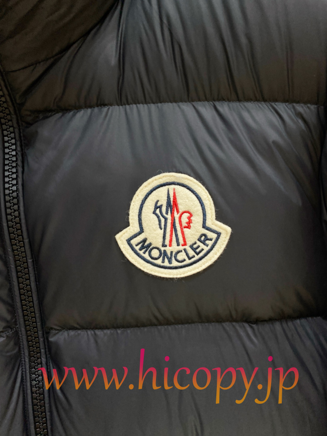 Moncler 2026 秋冬新作 Corborant エンボスカラーロゴ フード付きダウンジャケット ブラック 男女兼用 hicopymn005