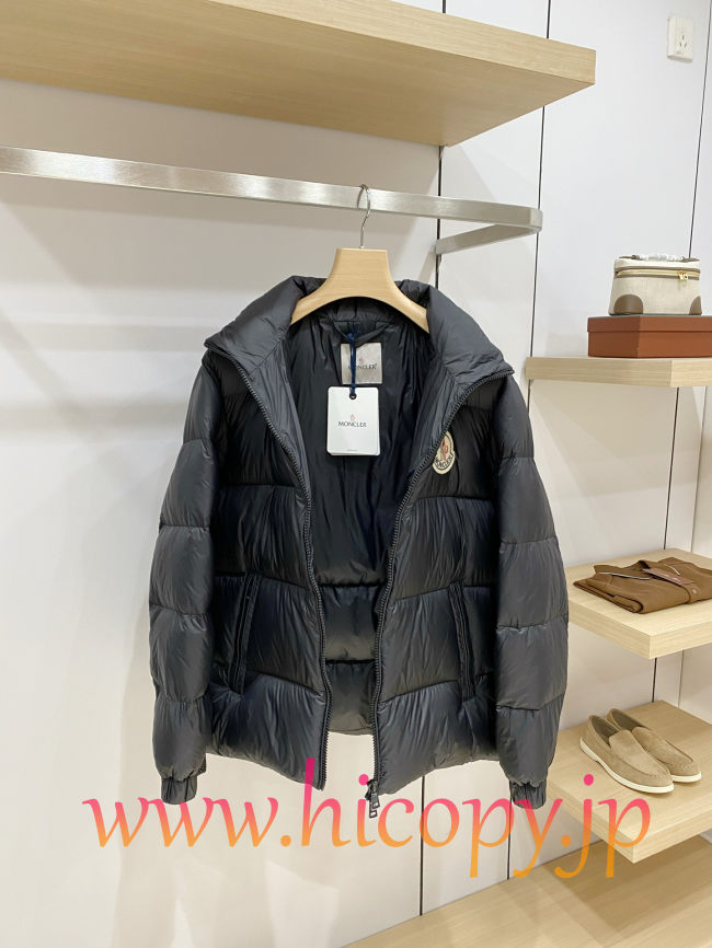 Moncler 2026 秋冬新作 Corborant エンボスカラーロゴ フード付きダウンジャケット ブラック 男女兼用 hicopymn005