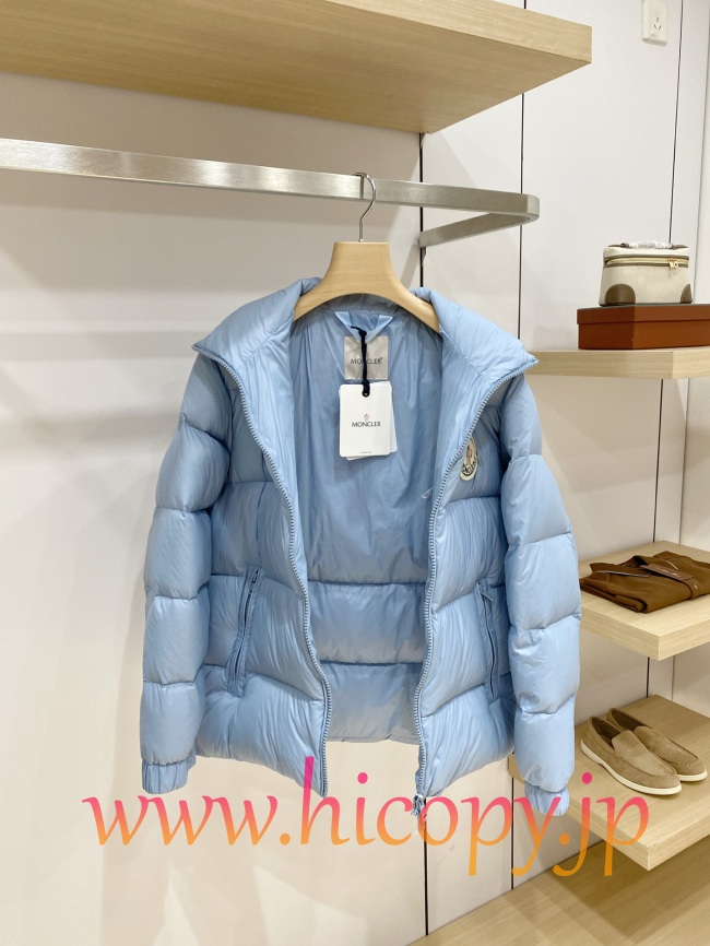 モンクレール Moncler 2026 秋冬新作 Corborant エンボスカラーロゴ フード付きダウンジャケット スカイブルー 男女兼用 hicopymn006