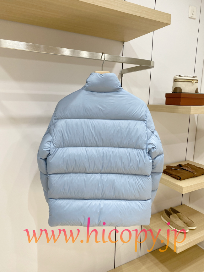 モンクレール Moncler 2026 秋冬新作 Corborant エンボスカラーロゴ フード付きダウンジャケット スカイブルー 男女兼用 hicopymn006