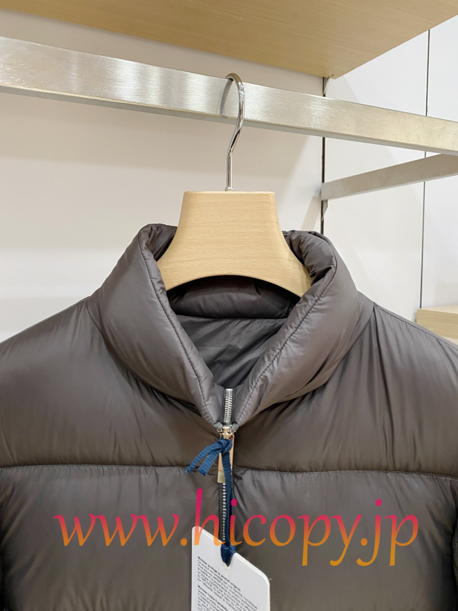 モンクレール Moncler 2026 秋冬新作 Tran ブラックラベルワッペン ハイネックダウンジャケット コーヒーブラウン 男女兼用 hicopymn008