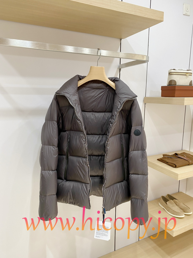 モンクレール Moncler 2026 秋冬新作 Tran ブラックラベルワッペン ハイネックダウンジャケット コーヒーブラウン 男女兼用 hicopymn008