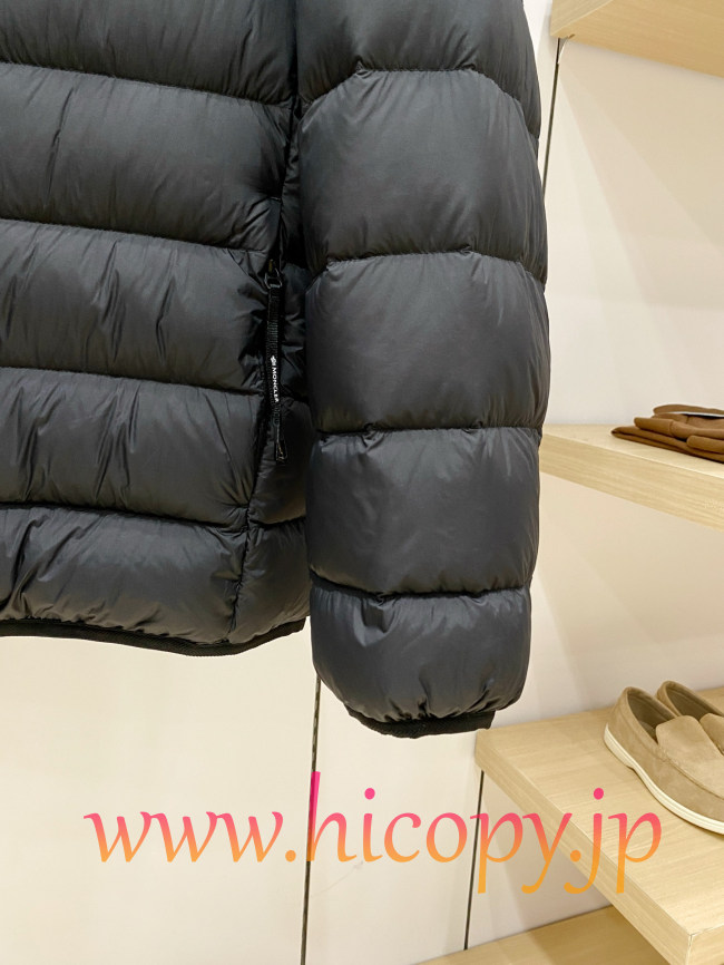 モンクレール Moncler 2026 新作 軽量ダウンジャケット フード付き ブラック 男女兼用 hicopymn009