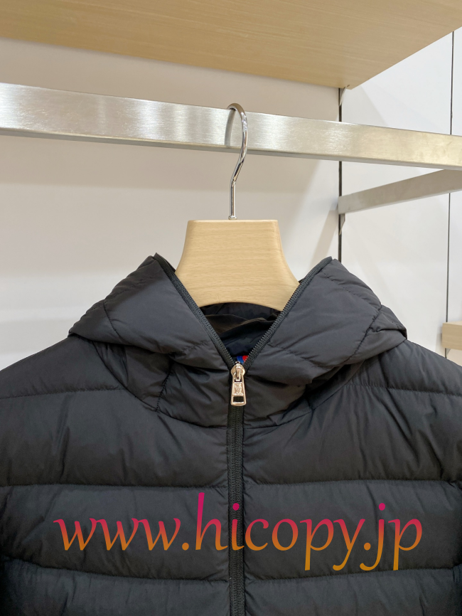 モンクレール Moncler 2026 秋冬新作 Baudinet 薄手マットフード付きダウンジャケット ブラック 男女兼用 hicopymn013