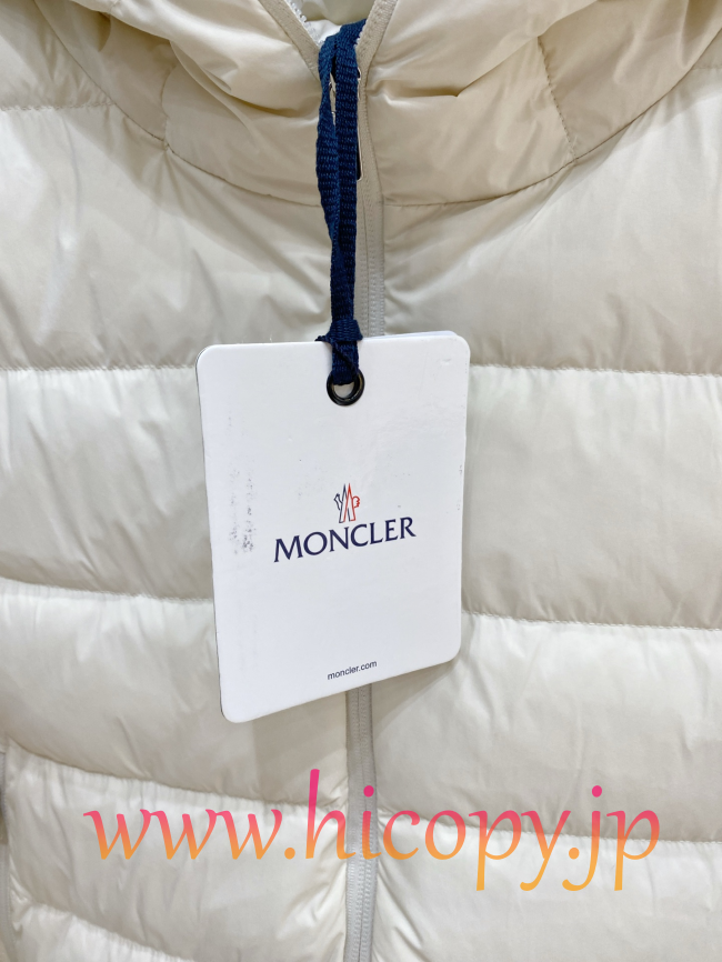 モンクレール Moncler 2026 秋冬新作 Baudinet 薄手マットフード付きダウンジャケット ホワイト 男女兼用 hicopymn014
