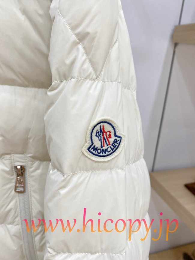 モンクレール Moncler 2026 秋冬新作 Baudinet 薄手マットフード付きダウンジャケット ホワイト 男女兼用 hicopymn014