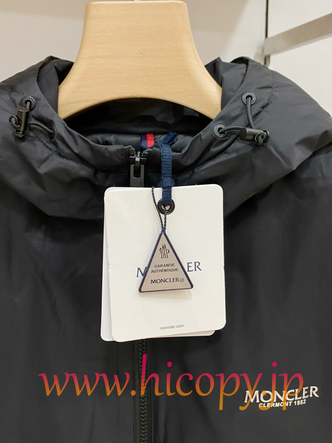 モンクレール Moncler 2026 新作 薄手フード付きダウンジャケット ブラック 男女兼用 hicopymn018