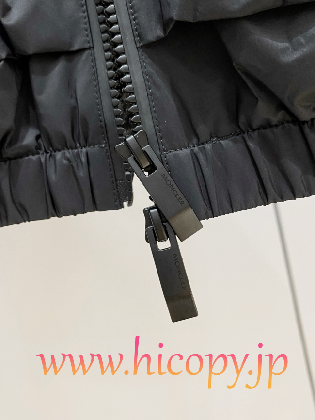 モンクレール Moncler 2026 新作 薄手フード付きダウンジャケット ブラック 男女兼用 hicopymn018