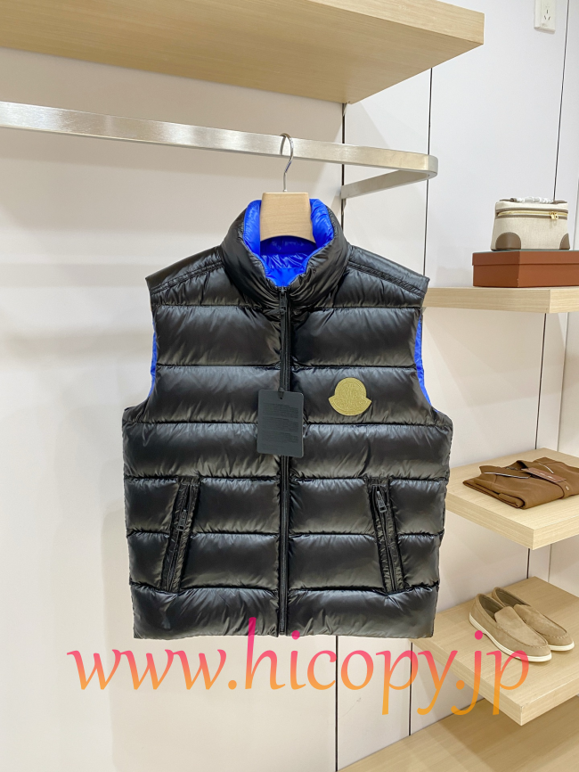 モンクレール Moncler 2026 秋冬 Dervox ハイネックダウンベスト ブラック（内側ブルー）男女兼用 hicopymn020