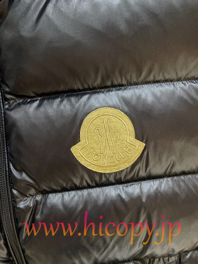 モンクレール Moncler 2026 秋冬 Dervox ハイネックダウンベスト ブラック（内側ブルー）男女兼用 hicopymn020