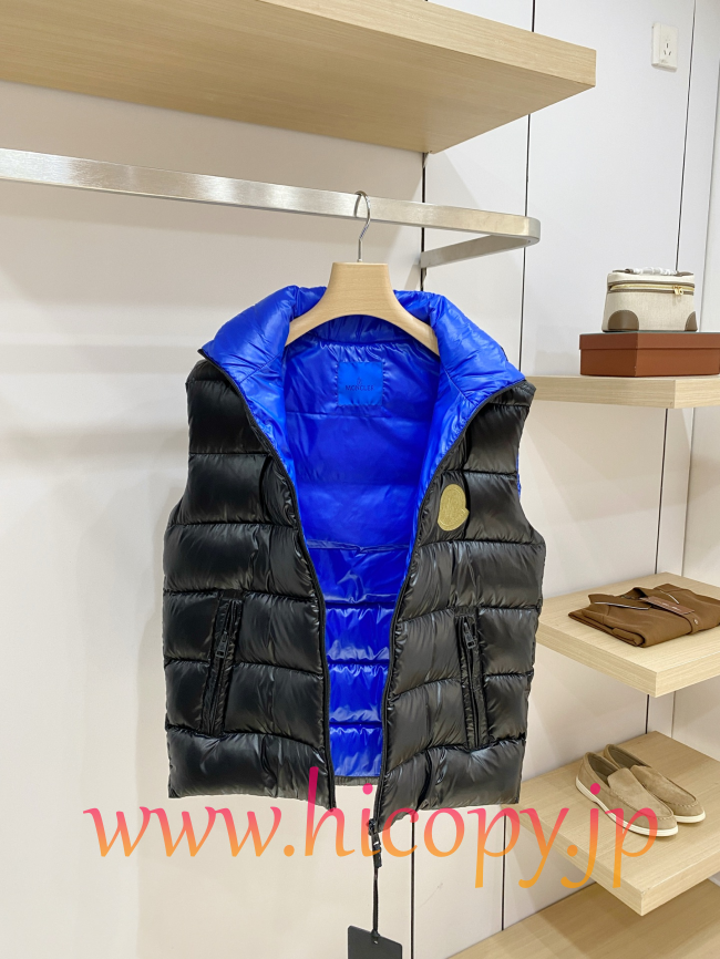 モンクレール Moncler 2026 秋冬 Dervox ハイネックダウンベスト ブラック（内側ブルー）男女兼用 hicopymn020