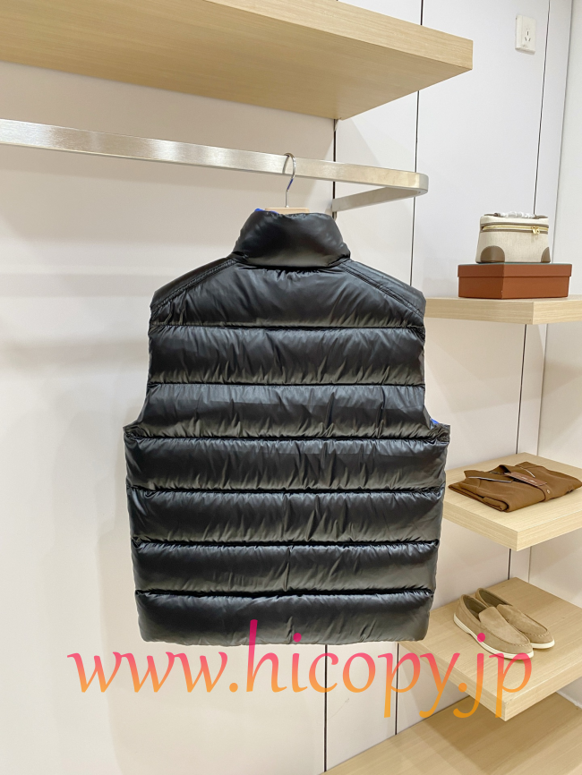 モンクレール Moncler 2026 秋冬 Dervox ハイネックダウンベスト ブラック（内側ブルー）男女兼用 hicopymn020