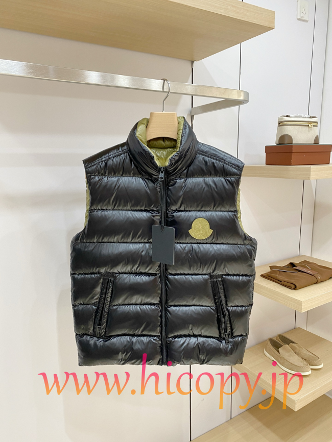 モンクレール Moncler 2026 秋冬 Dervox ハイネックダウンベスト ブラック（内側グリーン）男女兼用 hicopymn021