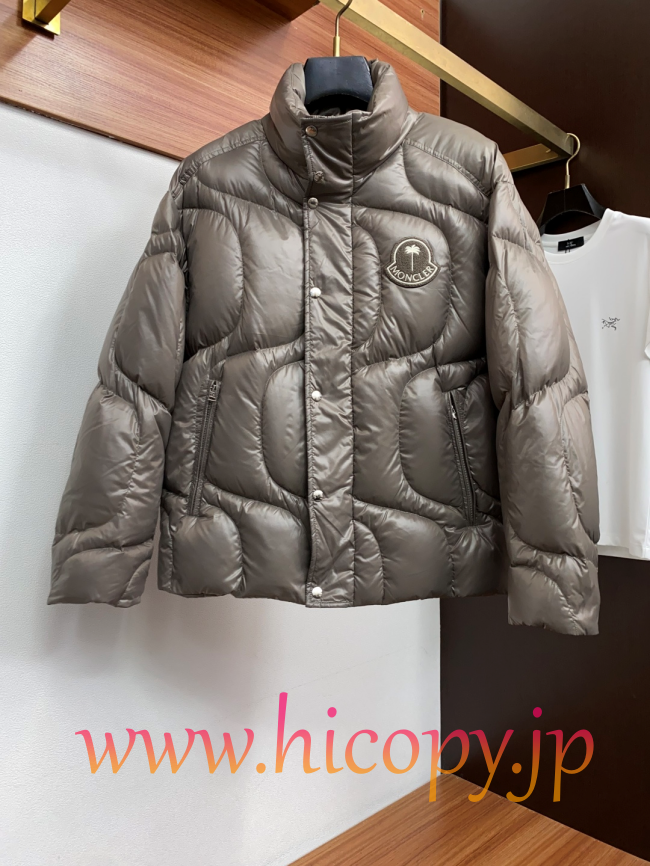 モンクレール Moncler 2026 秋冬新作 ハイネックダウンジャケット カーキ 男女兼用 hicopymn023