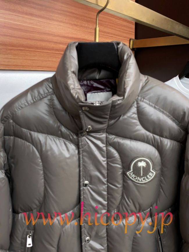 モンクレール Moncler 2026 秋冬新作 ハイネックダウンジャケット カーキ 男女兼用 hicopymn023