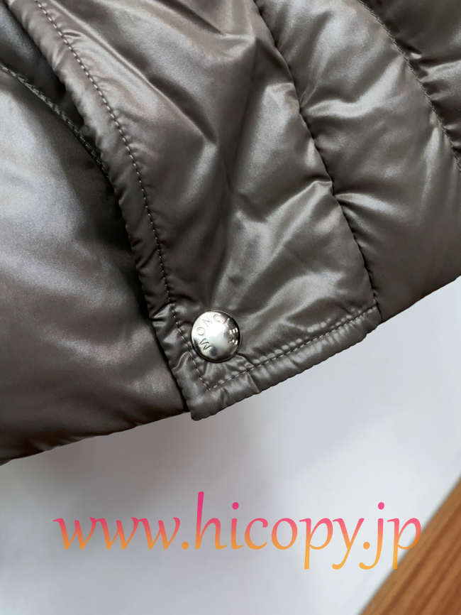 モンクレール Moncler 2026 秋冬新作 ハイネックダウンジャケット カーキ 男女兼用 hicopymn023