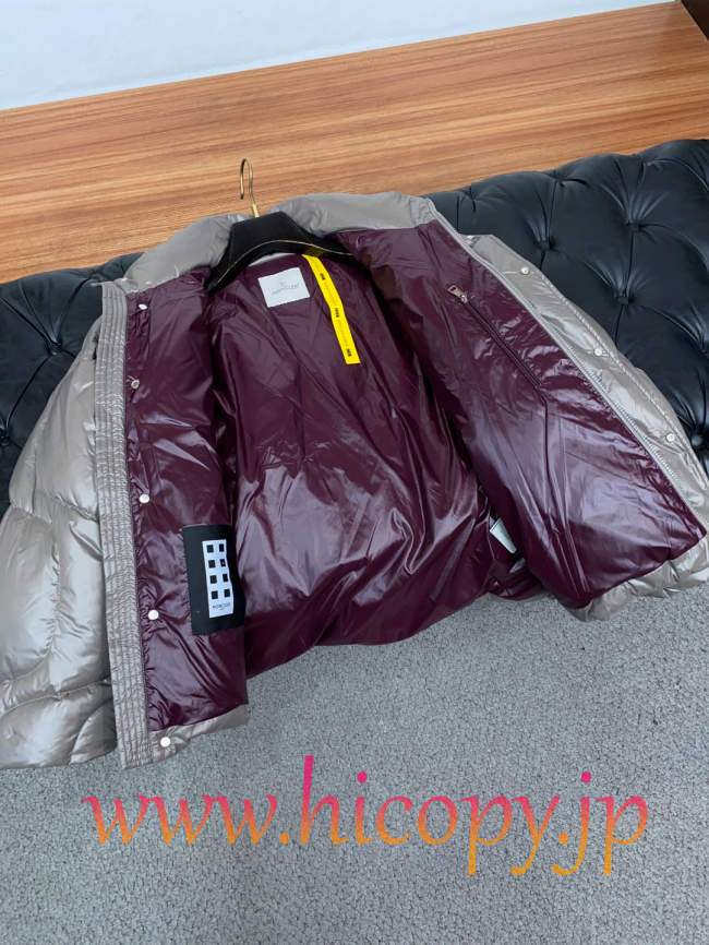 モンクレール Moncler 2026 秋冬新作 ハイネックダウンジャケット カーキ 男女兼用 hicopymn023
