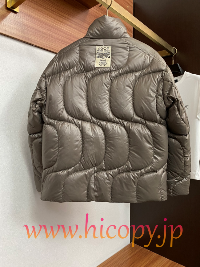 モンクレール Moncler 2026 秋冬新作 ハイネックダウンジャケット カーキ 男女兼用 hicopymn023