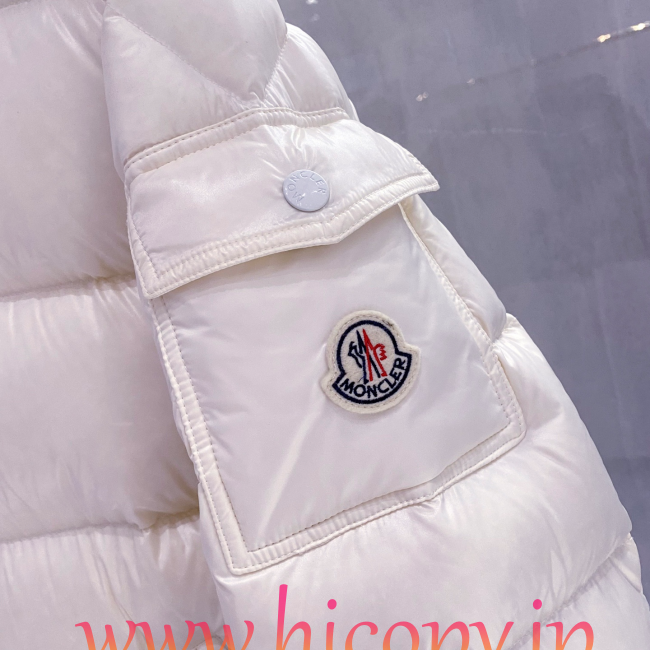 最高クオリティ モンクレール Moncler 2026 秋冬 Maya クラシックフード付きダウンジャケット ユニセックス オフホワイト hicopymn035