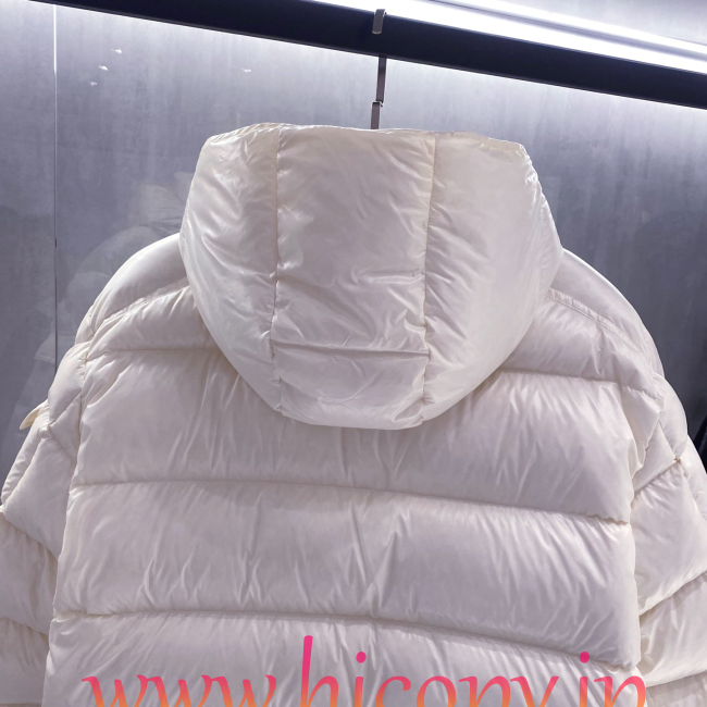 最高クオリティ モンクレール Moncler 2026 秋冬 Maya クラシックフード付きダウンジャケット ユニセックス オフホワイト hicopymn035