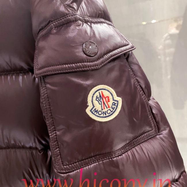 最高クオリティ モンクレール Moncler 2026 秋冬 Maya クラシックフード付きダウンジャケット ユニセックス ワインレッド hicopymn036