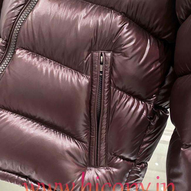 最高クオリティ モンクレール Moncler 2026 秋冬 Maya クラシックフード付きダウンジャケット ユニセックス ワインレッド hicopymn036