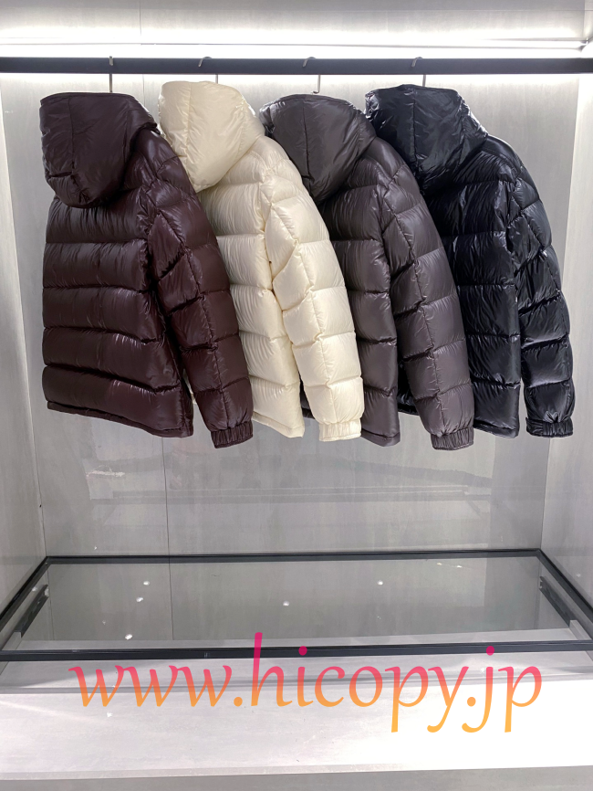 最高クオリティ モンクレール Moncler 2026 秋冬 Maya クラシックフード付きダウンジャケット ユニセックス ワインレッド hicopymn036