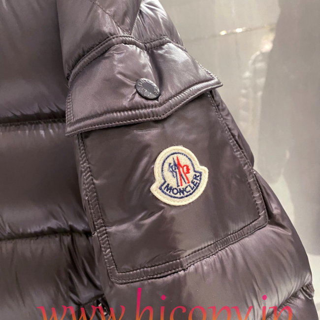 最高クオリティ モンクレール Moncler 2026 秋冬 Maya クラシックフード付きダウンジャケット ユニセックス ブラック hicopymn037