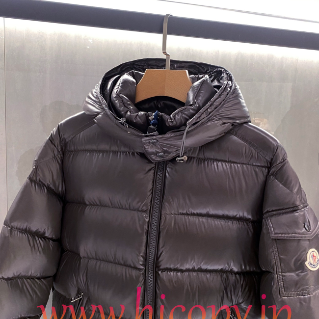 最高クオリティ モンクレール Moncler 2026 秋冬 Maya クラシックフード付きダウンジャケット ユニセックス ブラック hicopymn037