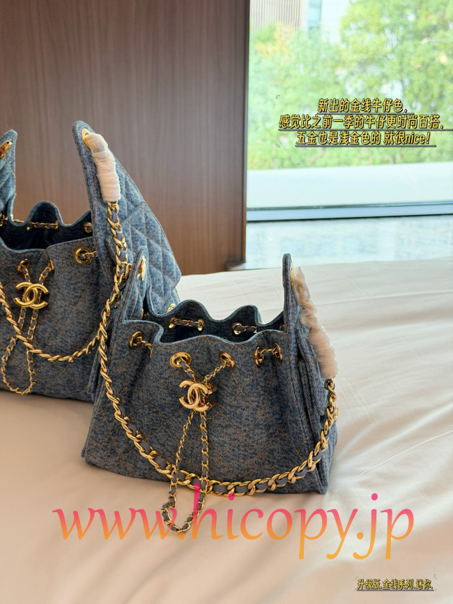 【CHANEL】シャネル 26A 25バッグ ホーボー ブルーデニム ゴールドステッチ 金線シリーズ ミニ＆スモールサイズ 嬉皮スタイル 腋下バッグ (公式型番: AS2793B04938C3947)