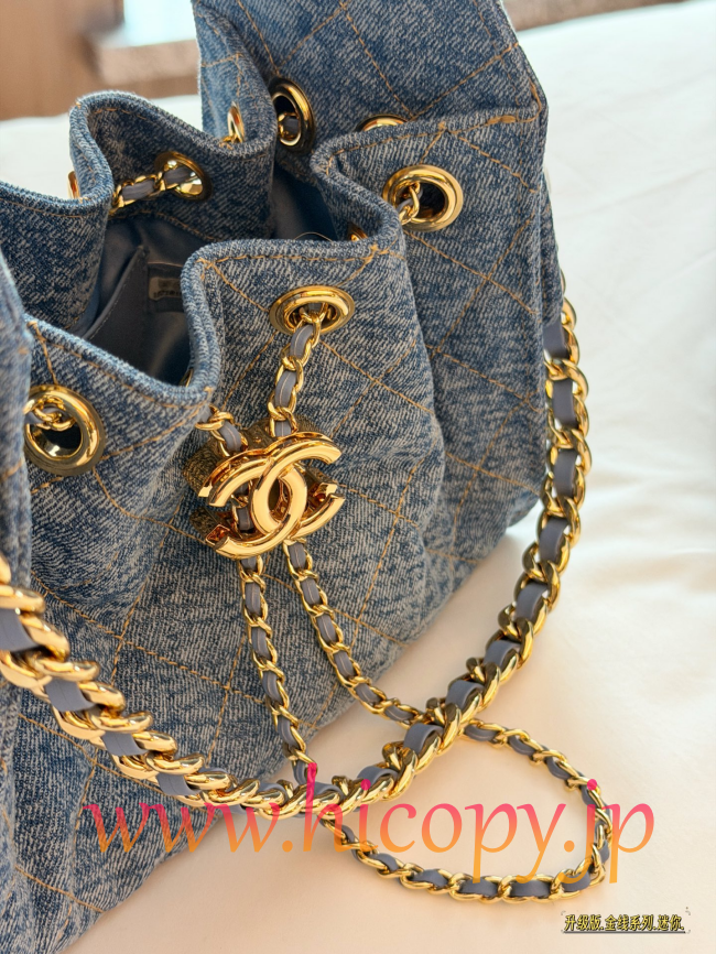【CHANEL】シャネル 26A 25バッグ ホーボー ブルーデニム ゴールドステッチ 金線シリーズ ミニ＆スモールサイズ 嬉皮スタイル 腋下バッグ (公式型番: AS2793B04938C3947)