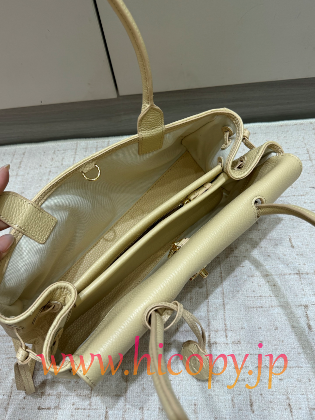 【CHANEL】シャネル 26S バゲットバッグ クリーム カーフスキン ゴールド金具 韓流スタイル リラックスエレガンス (公式型番: AS3011B04900C9016)