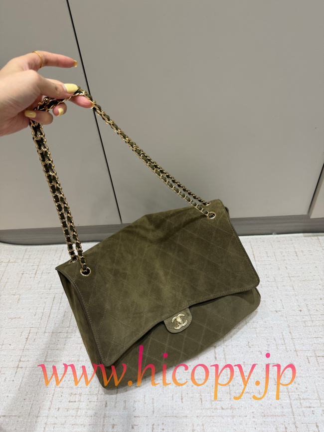 【CHANEL】シャネル 26S クラシックフラップ マキシ スエード オリーブグリーン ゴールド金具 (公式型番: AS3812B04900C9012)
